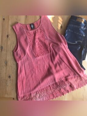 Agnes & Dora S dusty pink scalloped lace tunic tank